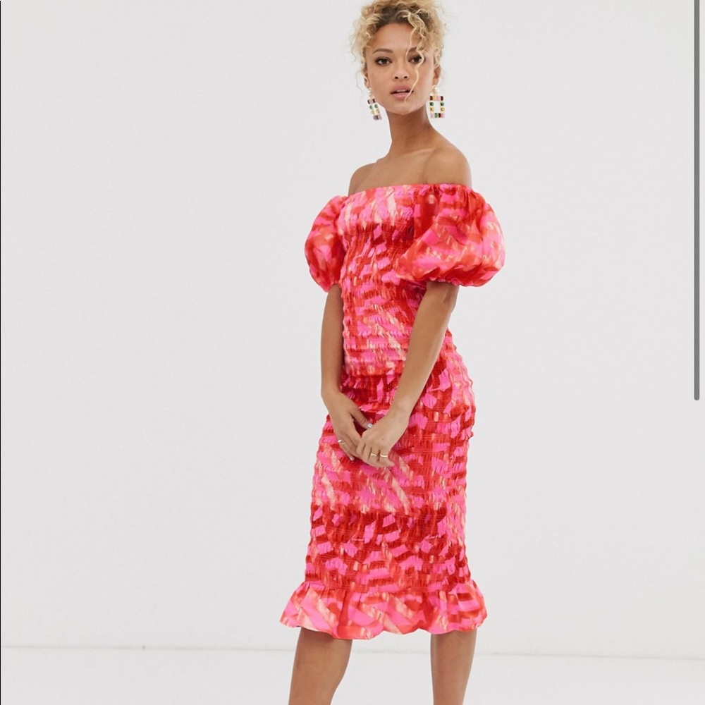 Never Fully Dressed, Size Large